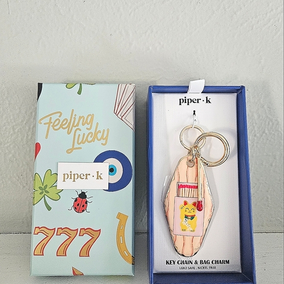 NWT Viral Piper K Novelty Retro Room Key Bag Charm/Keychain - Picture 3 of 3